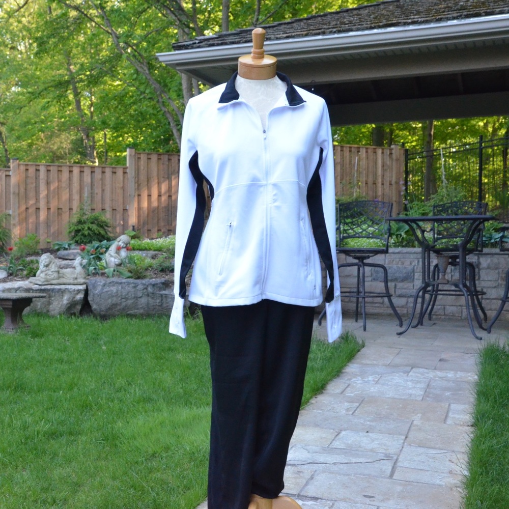 DANSKIN ACTIVE WEAR ZIPPER JACKET WITH POCKETS